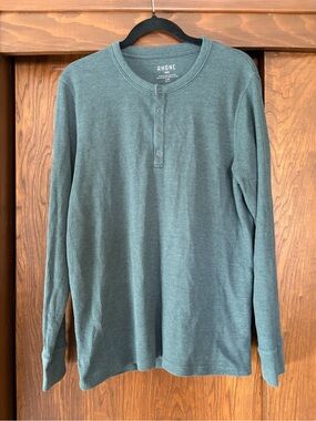 RHONE Long-Sleeve Waffle Henley in Forest Green